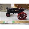 Image 2 : Special Edition 1992 Canadian int farm equipment show Farmall tractor 1/16 (NIB)