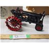 Image 4 : Special Edition 1992 Canadian int farm equipment show Farmall tractor 1/16 (NIB)