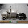 Image 1 : Revell 1993 1/24 Peterbilt semi toy (13 1/2" long)