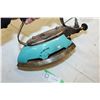 Image 2 : Coleman turquoise gas iron