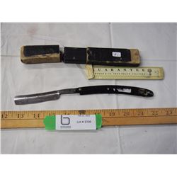 Swedish steel straight razor with case