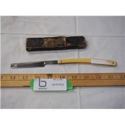 Bowing handmade straight razor with case