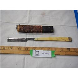 Hibbard Spencer straight razor with case (damaged)