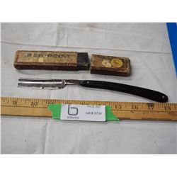 Bramly straight razor with case