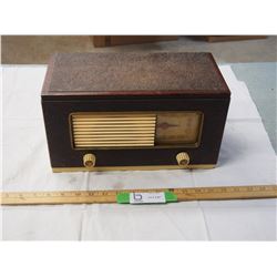 Philco leather, Bakelite electric radio 1940's (powers up)