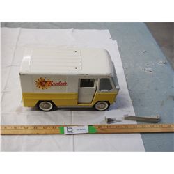 Buddy L Bordens toy truck (broken bumpers)