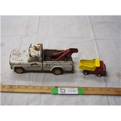 2 Metal trucks Tonka wrecker + Japan dump truck