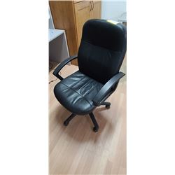 BLACK OFFICE CHAIR