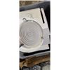 Image 18 : PLLET OF 15 X 15AMP BREAKERS, EGS COVER, 10 CEILING LIGHT FIXTURES, LIGHT COVERS ITM NO: PSTM-42B WH
