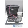 Image 2 : (3) Pairs of Winter Boots