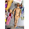 Image 2 : **Large Assortment of Barbies & Accessories