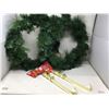 Image 1 : Set of Wreaths and Gold Hangers