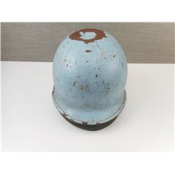 US M-1 HELMET, PAINTED UN BLUE.