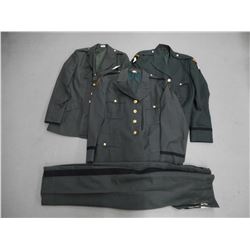 US MILITARY DRESS UNIFORMS