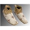 Image 1 : Cheyenne beaded moccasins.