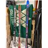 Image 1 : 3 pairs of skis