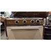 Image 2 : GAS TRAVELER RV 3 BURNER STOVE