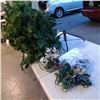 Image 2 : 6FT ARTIFICIAL CHRISTMAS TREE, 4 STRINGS OF LIGHTS AND 16 EXTRA BULBS