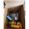 Image 2 : 2 BOXES OF TOOLS WITH BOTTLE JACK