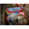 Image 2 : BOX OF DISH DRYING RACK, GRIP LINERS AND MORE