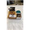 Image 2 : 4 TRAYS OF JEWELLERY