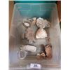 Image 1 : TOTE OF CRYSTAL AGATE, QURTZ AND CRYSTAL BALL