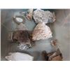 Image 3 : TOTE OF CRYSTAL AGATE, QURTZ AND CRYSTAL BALL