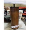 Image 3 : 2 TABLE LAMPS - MODERN WOOD AND VINTAGE