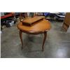 Image 8 : FRENCH PROVINCIAL DINING TABLE WITH LEAF AND 6 CHAIRS