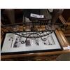 Image 2 : METAL CENTER PIECE, 3 TABLE LAMPS, AND PICTURE FRAME