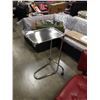 Image 1 : STAINLESS CART W/ REMOVEABLE AND ADJUSTABLE TRAY