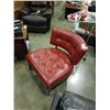 Image 2 : RED LEATHER TUFTED MOES ACCENT CHAIR