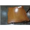 Image 3 : 2 SMALL MAPLE ENDTABLES