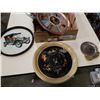 Image 2 : TRAY OF SERVING TRAYS AND PLATES