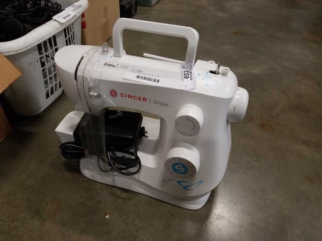 SINGER SIMPLE SEWING MACHINE