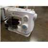 Image 2 : SINGER SIMPLE SEWING MACHINE