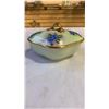 Image 3 : 2 SIGNED PORCELAIN BOWLS WITH LIDS