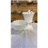 Image 2 : 2 MILK GLASS PEDESTAL BOWLS