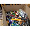 Image 2 : BOX OF LEGO