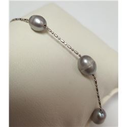 Silver Freshwater Pearl Bracelet (~length 7inches) (~weight 4g), Suggested Retail Value $100