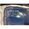 Image 2 : Kirkland Queen Size White Goose Down Duvet