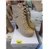 Image 1 : Pair of Size 41 Lace Up Boots - Beige