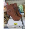 Image 1 : Pair of Size 41 Lace Up Boots - Brown