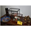 Image 1 : MIXED LOT: DECORATIVE JAPANESE DISPLAY BOXES, FIGURES, PLATE & VASE (7 PCS)