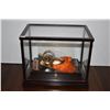 Image 2 : MIXED LOT: DECORATIVE JAPANESE DISPLAY BOXES, FIGURES, PLATE & VASE (7 PCS)