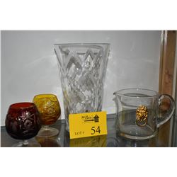 MIXED LOT: CRYSTAL VASE, GLASS PITCHER W/LION MOTIF CUT TO CLEAR SNIFTERS (2) (4 PCS)