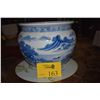 Image 1 : CHINESE BLUE & WHITE PLANTER
