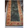 Image 1 : INDICH WOOL RUNNER, ANTHURIUM BORDER, GREEN (2' 6" X 12')