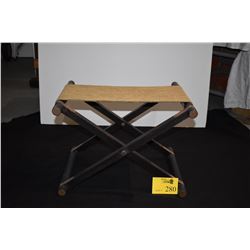 FOLDING SEAT