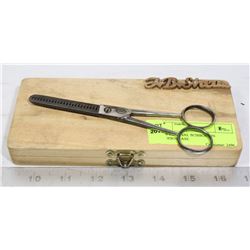 PROFESSIONAL SCISSORS IN WOODEN CASE